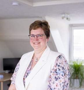 Wie is het gezicht achter NEI Educatie?